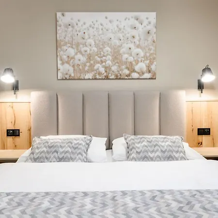 Daniela Hotel 3*
