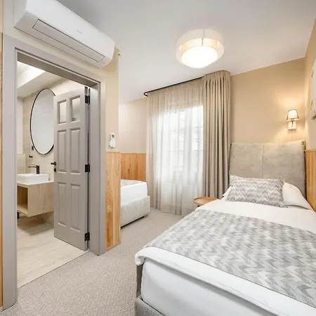 Hotel Daniela 3*